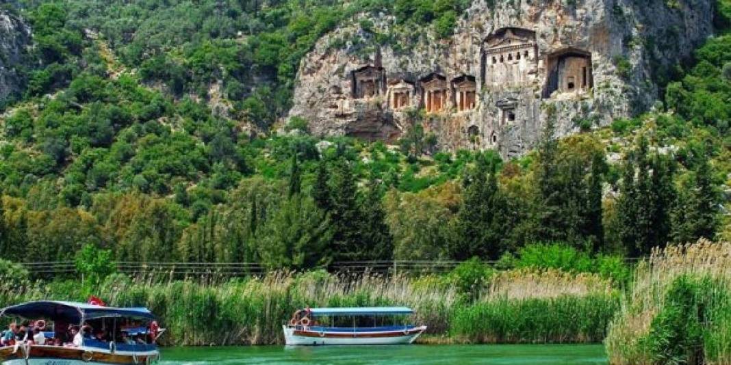 Türkiye’nin en güzel göllerinden biri! Aşk Adası da var şifalı suları da: Doğa ve su burada buluşuyor! 5